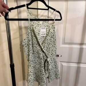 Monteau Los Angeles Floral Wrap Peplum Top – Green Daisy Print (Women’s M)